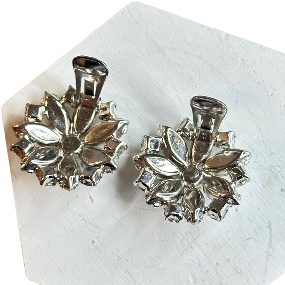 Weiss Signed Vintage 50s Rhinestone Clip On Earrings - Picture 4 of 5